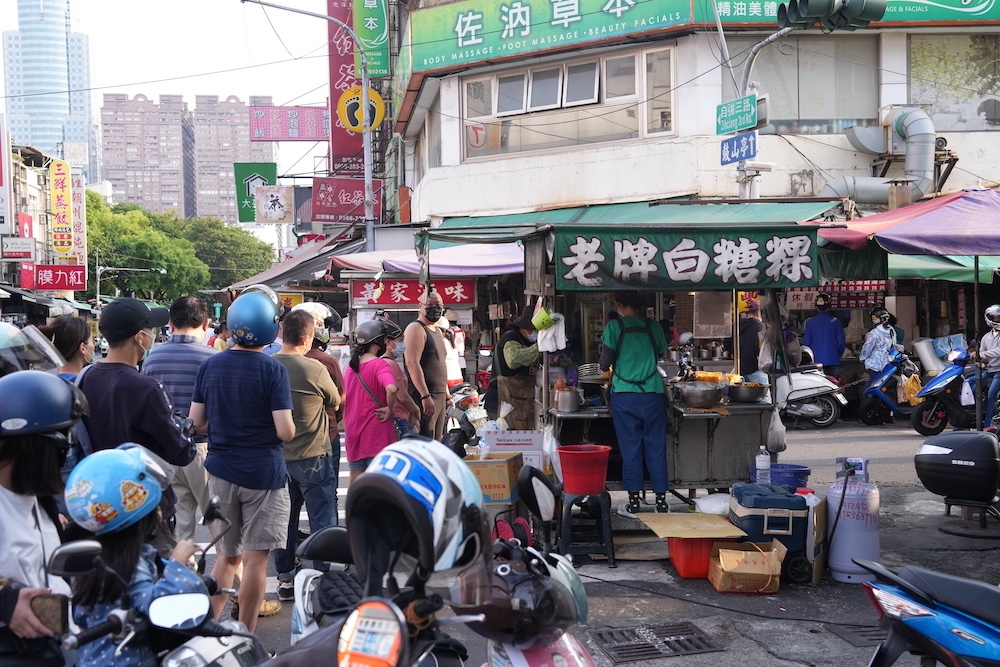 苓雅市場、自強夜市的白糖粿。（圖片來源：算命的說我很愛吃）