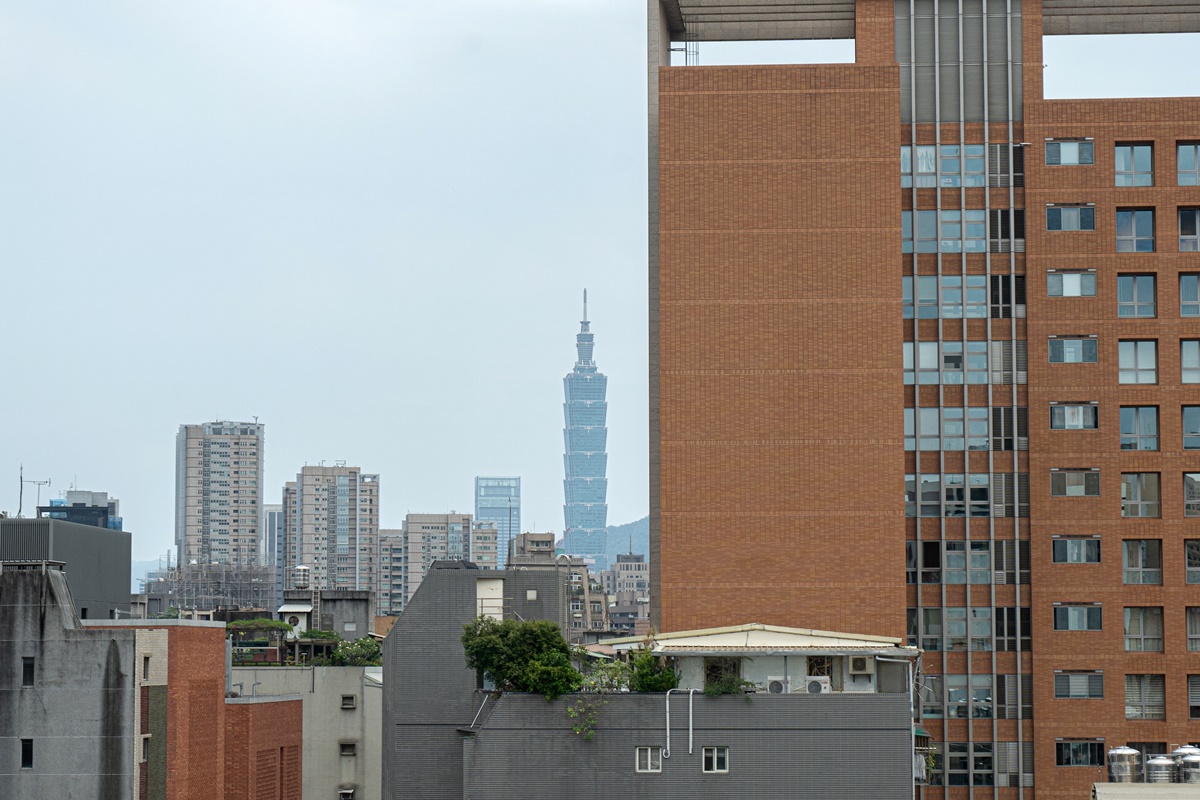 窗外就是樹海！台北最新「綠建築飯店」開幕，早餐爽嗑海鮮鹹粥、歐姆蛋套餐