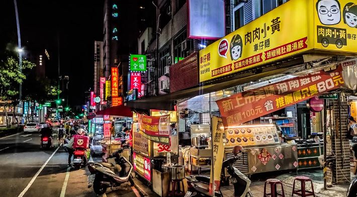 光華夜市肉肉小黃車仔麵。（圖片來源：貪吃鬼熊熊）