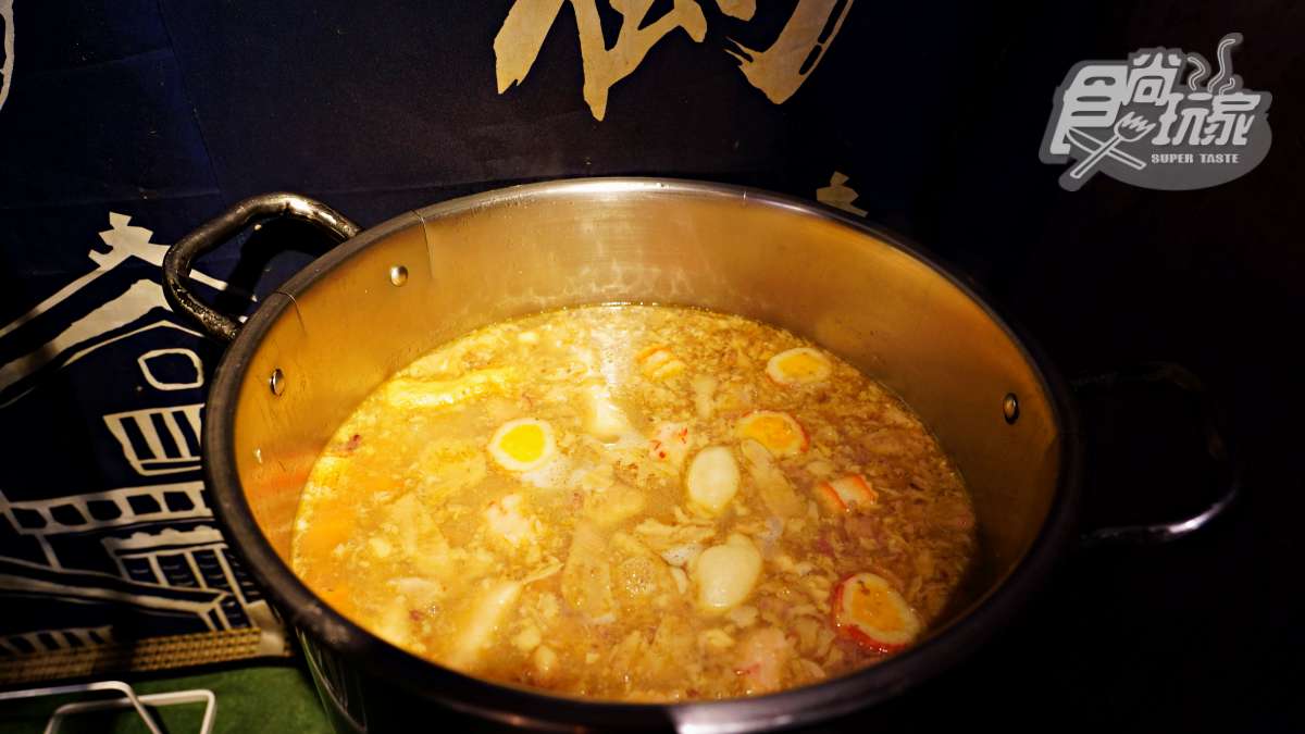 免費「滿料雞湯」無限喝！台中超夯「炸蛋滷肉飯」開門就排爆，百元內吃飽飽