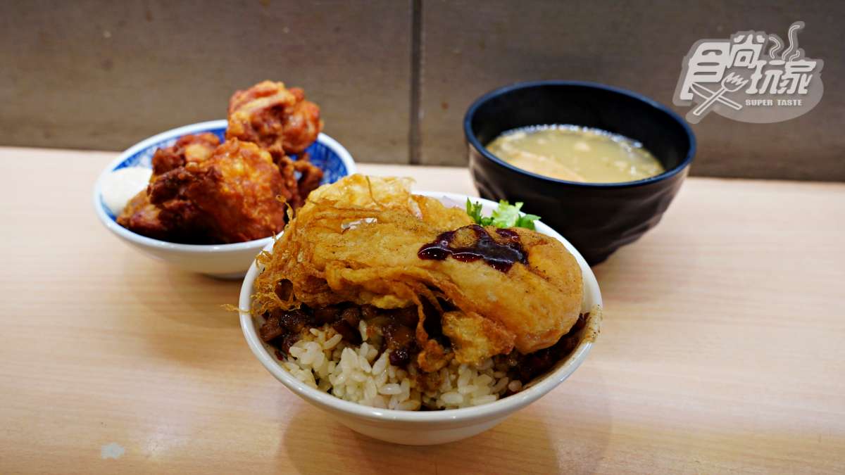 免費「滿料雞湯」無限喝！台中超夯「炸蛋滷肉飯」開門就排爆，百元內吃飽飽