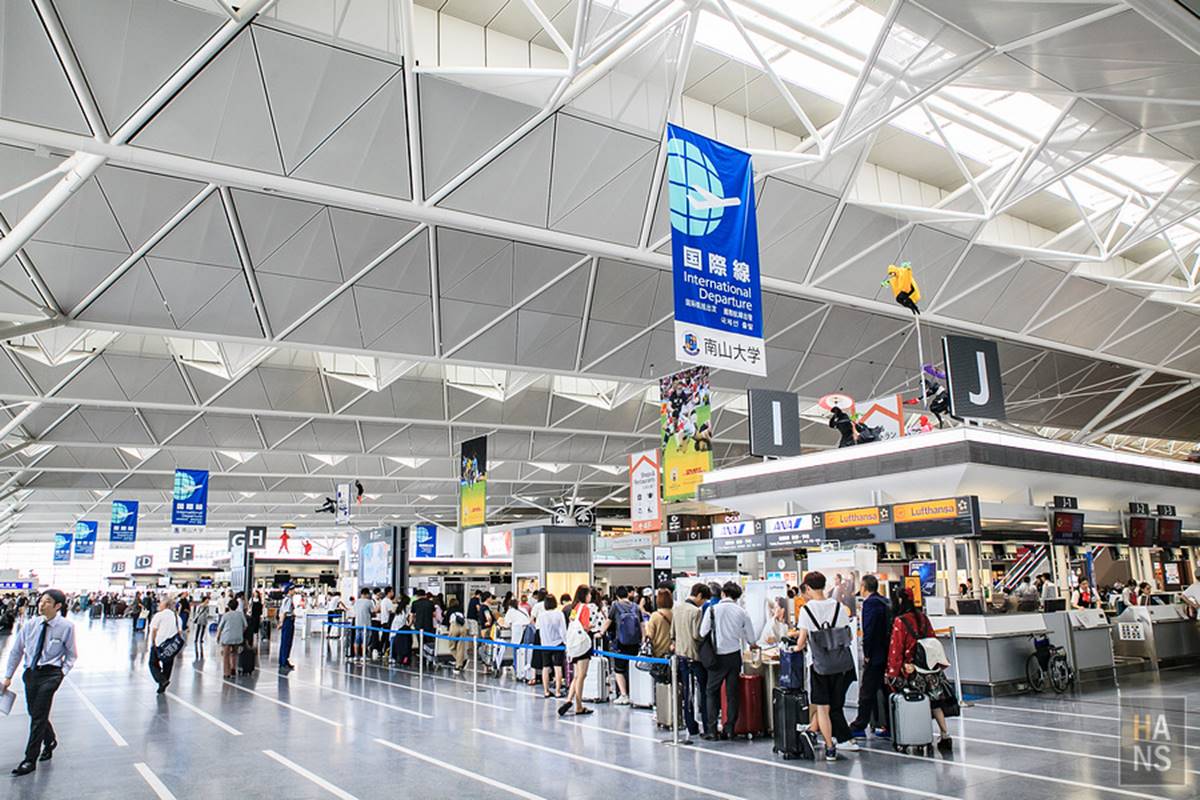 日本機場必看！名古屋「飛機主題公園」震撼燈光秀，整架波音夢幻客機搬進來