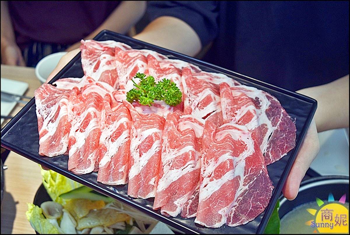 360元起吃到飽！台中平價「大肉盤火鍋」，自助吧食材任夾、泰奶霜淇淋必吃