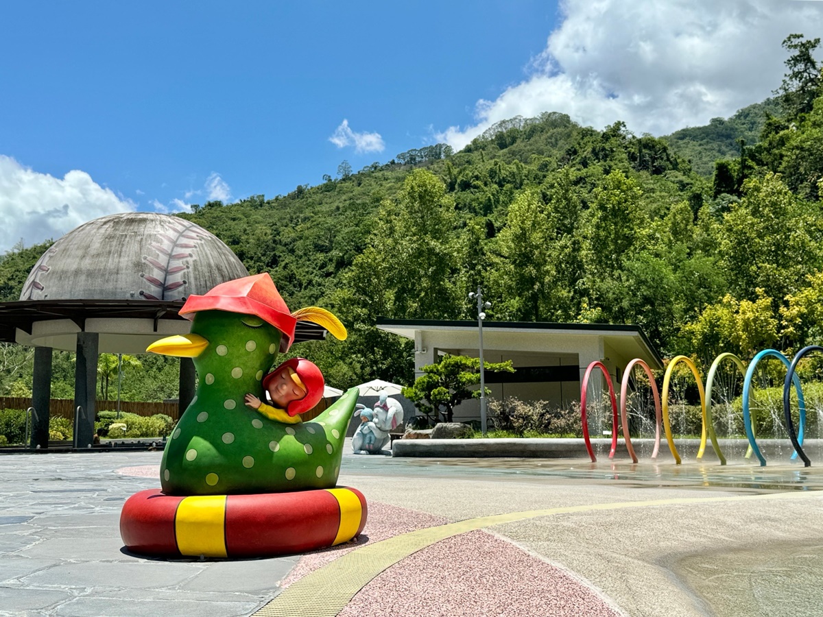 拍照享溫泉戲水買一送一！幾米裝置藝術進駐台東園區，泡湯、賞藝術一次滿足