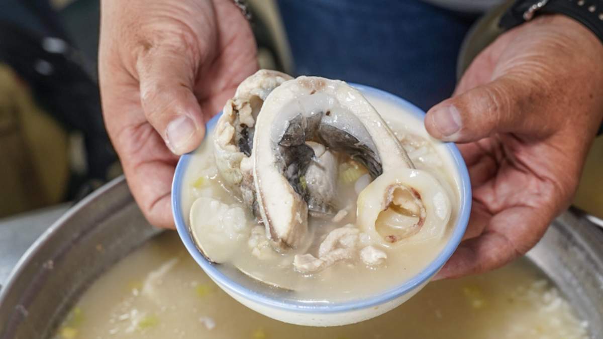 「虱目魚肚粥」肉質軟嫩、油脂入口即化，魚肉切得大塊超過癮。（圖片來源：跟著尼力吃喝玩樂）