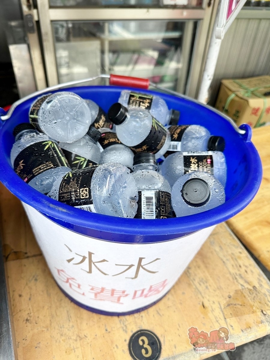 塞入整把香菜有夠狂!老饕激推「越南法國麵包天花板」,滿滿配料比吃便當飽 塞入整把香菜有夠狂!老饕激推「越南法國麵包天花板」,滿滿配料比吃便當飽
