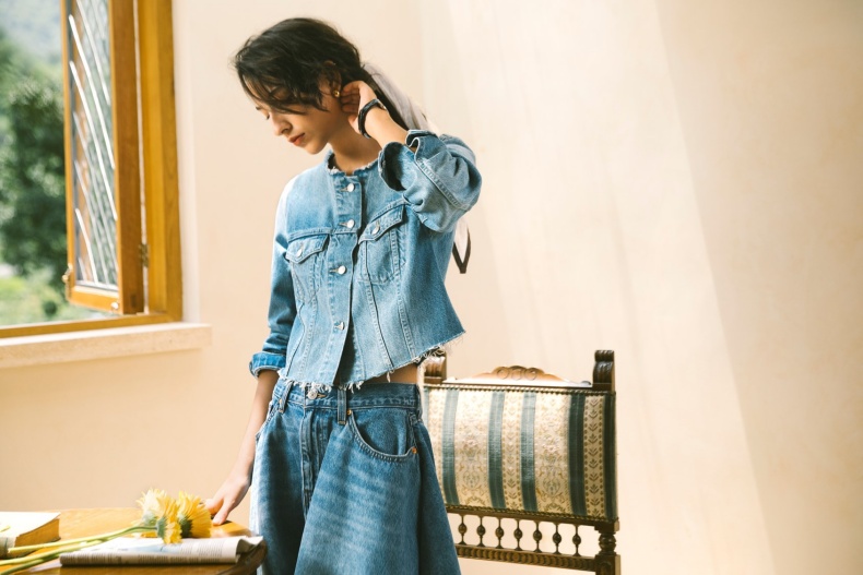 Levi’s夏日3種顯瘦牛仔裙版型推薦：掌握身形、身高，這樣挑不踩雷還顯瘦！