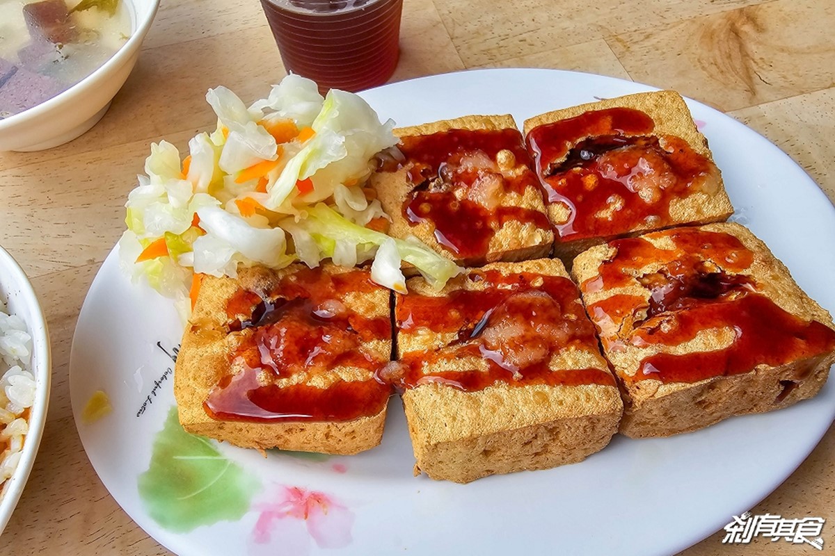 豬血湯、紅茶免費喝到飽！台中廟口佛系臭豆腐，再搭滷肉飯百元吃飽飽