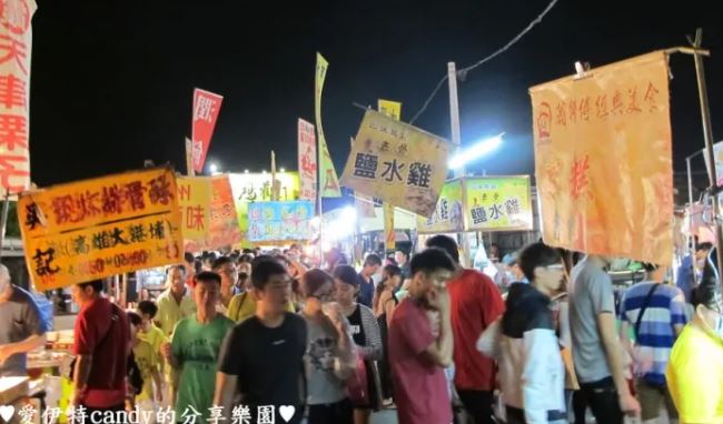 ▲員林龍燈夜市位於龍燈滯洪池公園旁。（圖片來源：愛伊特）