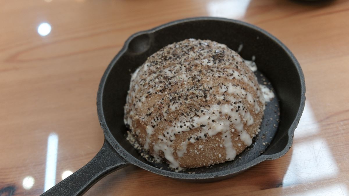 「酥炸碗粿」上方還淋上塔塔醬。（圖片來源：妞妞幸福花園）