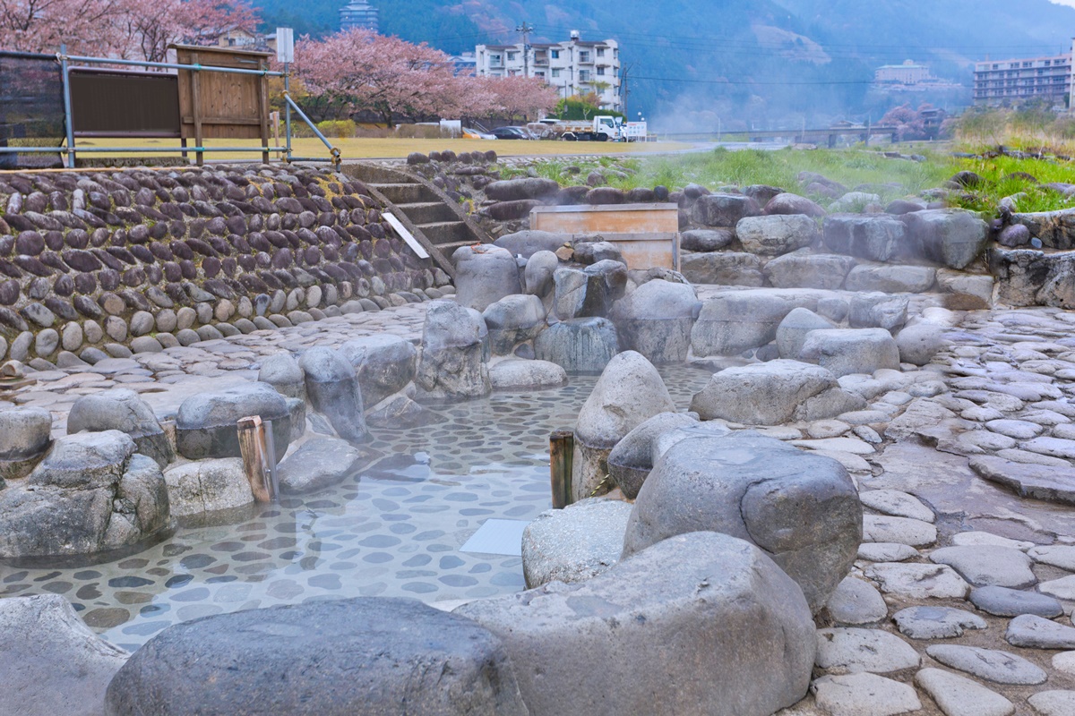 下呂溫泉旅遊攻略！合掌村、美食、煙火祭典、逛街、交通指南一次看