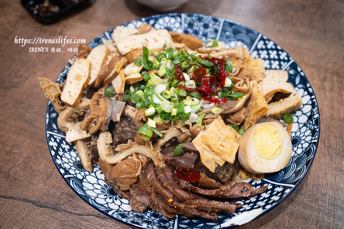 夜貓最愛「東引快刀手」插旗三重！牛油麻醬麵銷魂噴香，超強滷味每桌必點