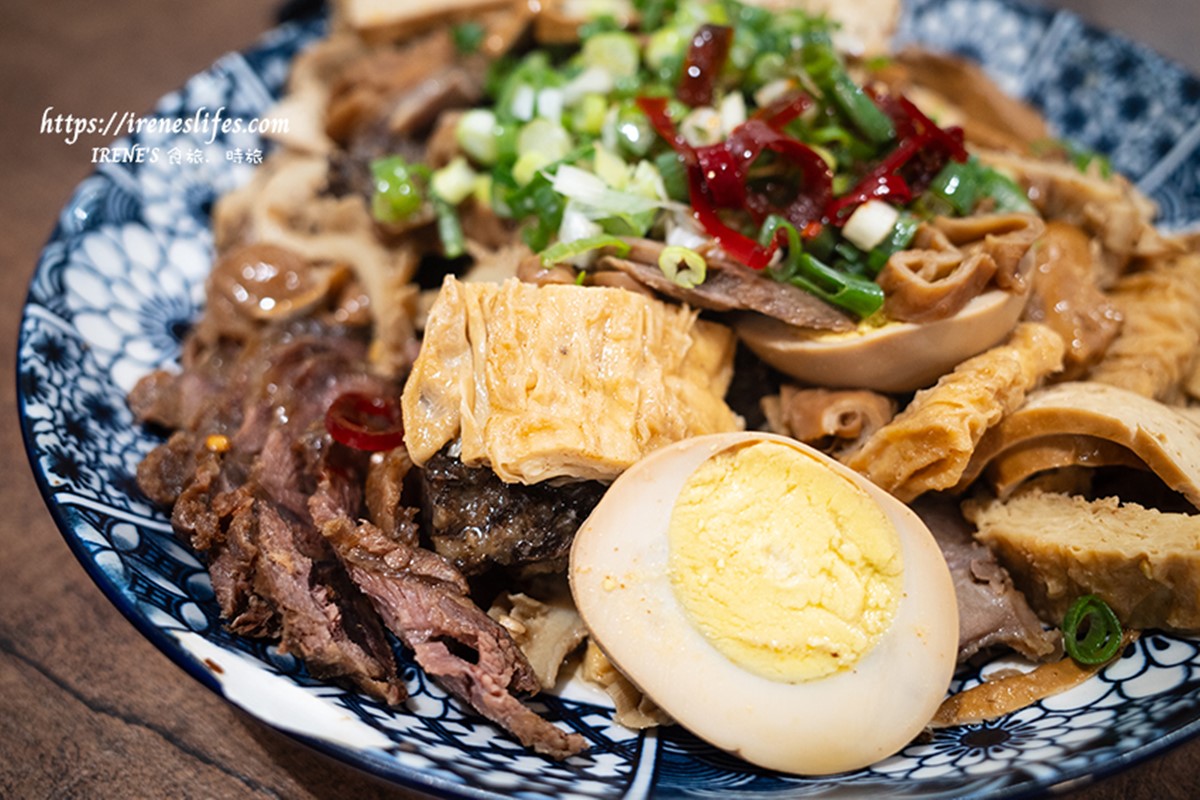 夜貓最愛「東引快刀手」插旗三重！牛油麻醬麵銷魂噴香，超強滷味每桌必點