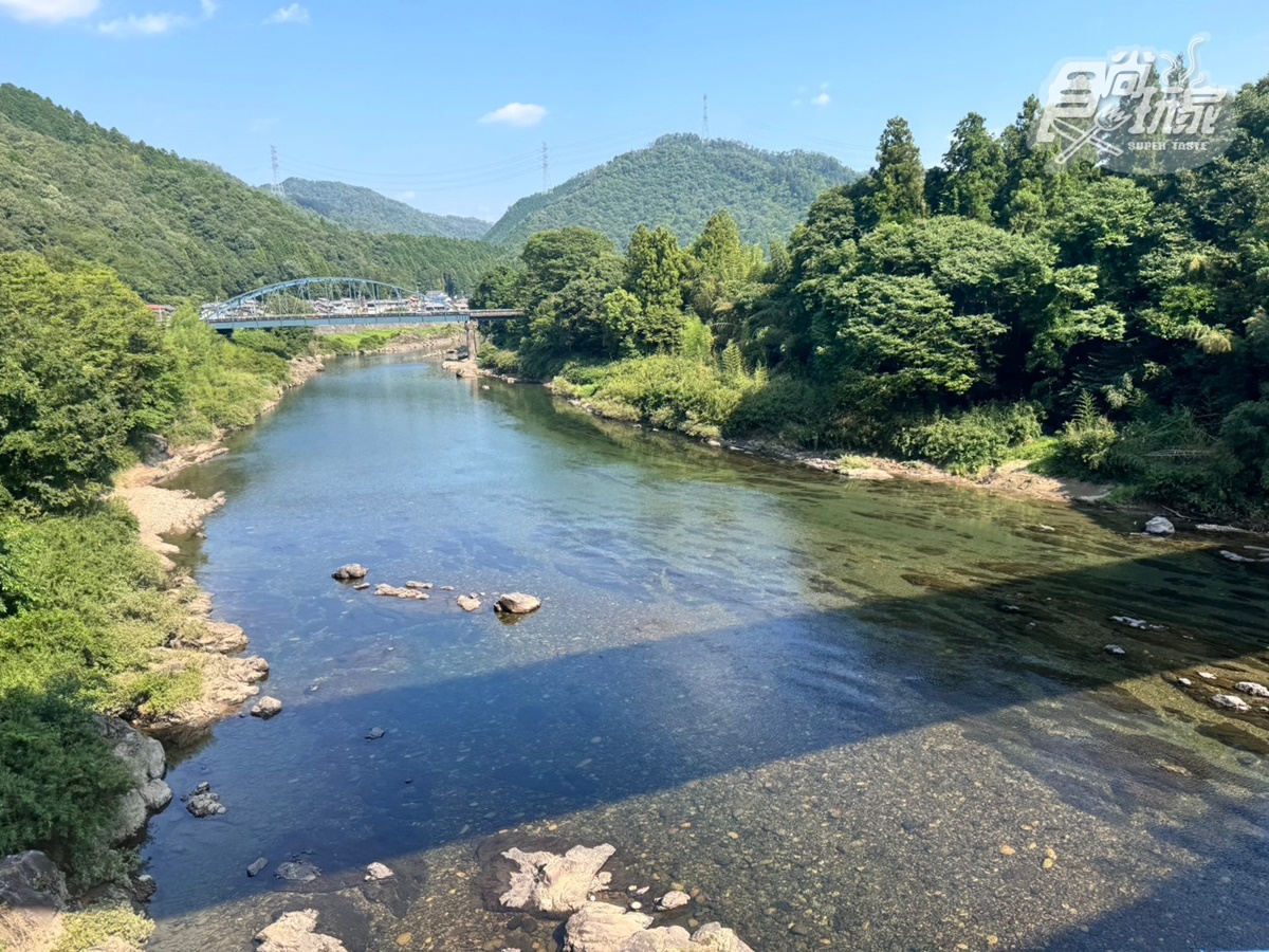 400年歷史「小京都」在這！日本第一名水喝到飽，還能DIY食物模型逛老街