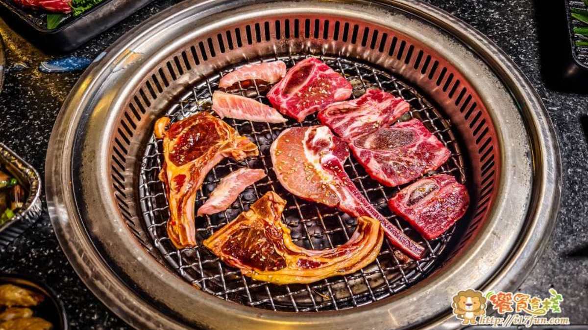 「石頭日式炭火燒肉」是高雄知名的燒肉吃到飽品牌。（圖片來源：饗食客棧。淘氣猴VS肥獅子的旅食天堂）