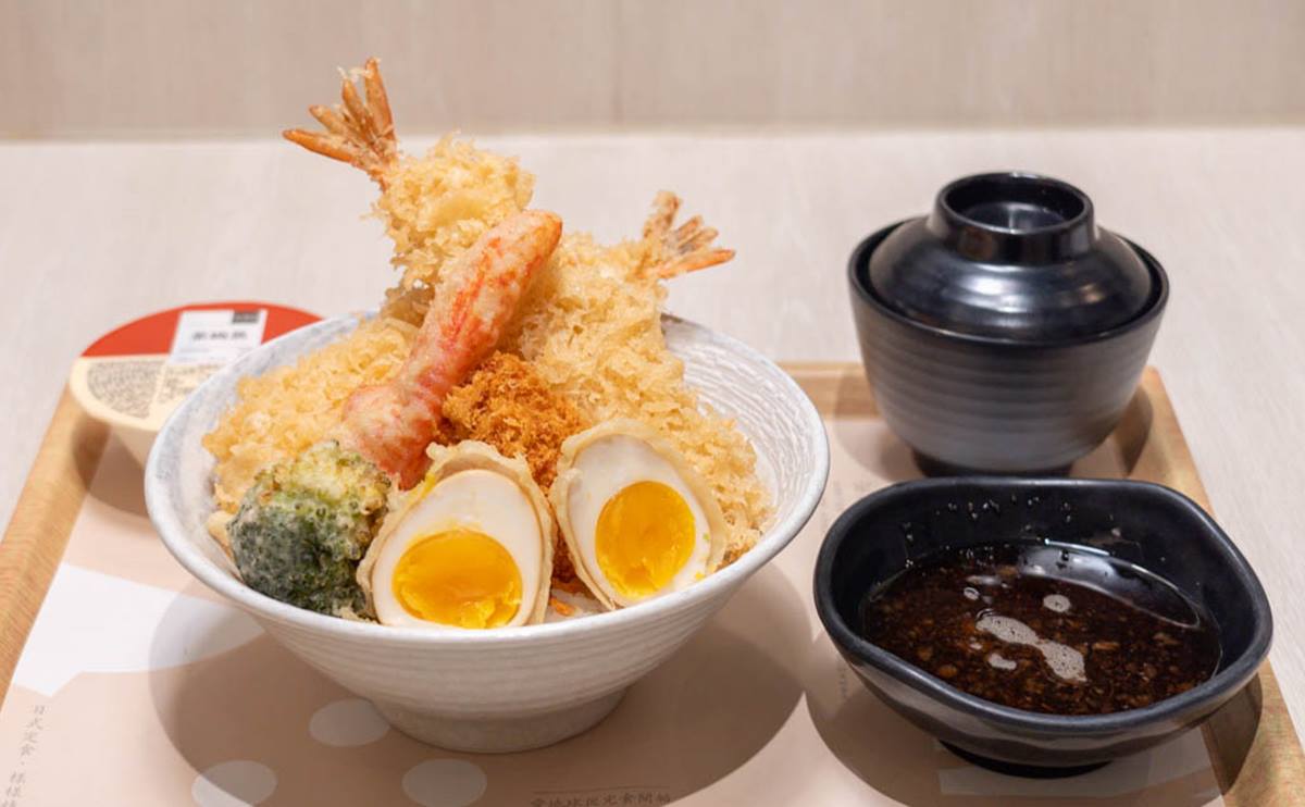 白飯、味噌湯續到飽！高CP值「炸蝦天婦羅丼」只要220元，加碼搶聯名起司杯