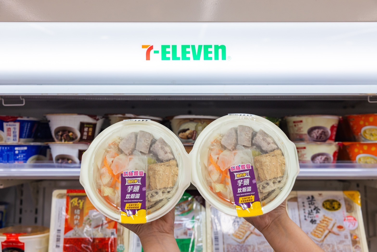 7-11、全家買一送一！週末咖啡、霜淇淋都有，小七化身「牛排館」推雙醬豬排麵