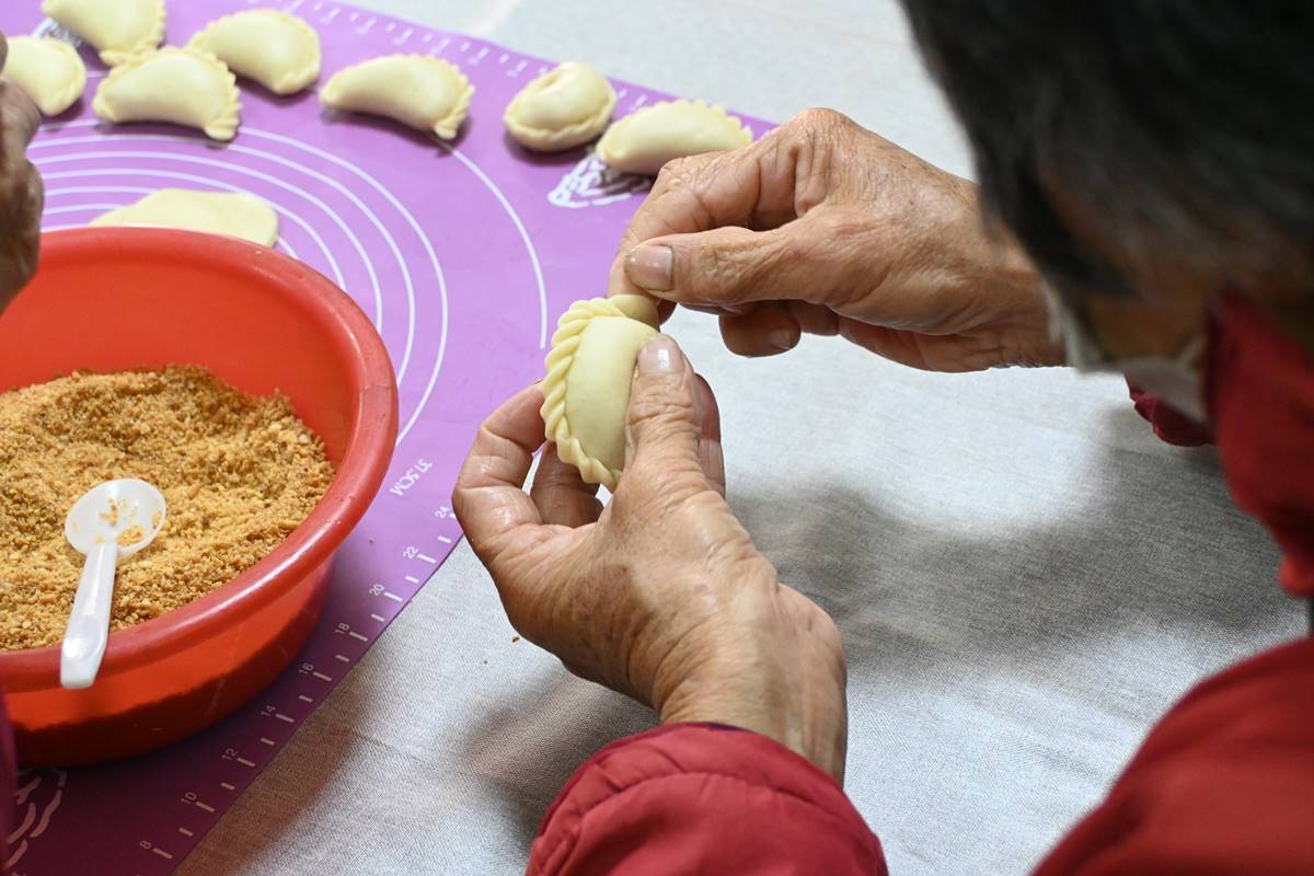 台灣超特殊小吃！神祕古早味「鱷魚餐包」，全台只有「這裡」吃得到