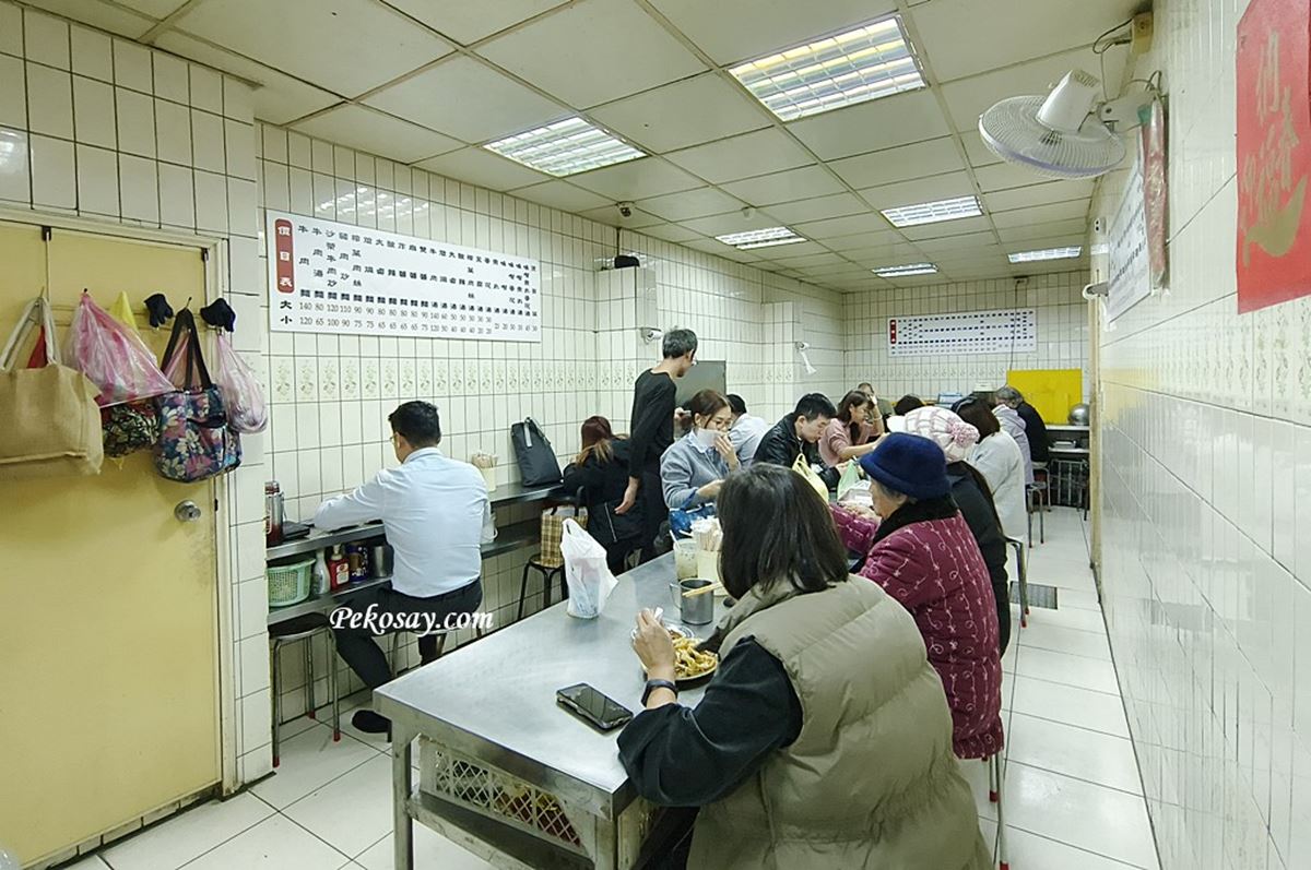 外媒稱「台灣美食之最」！台北城中市場「老字號熗鍋麵」，手擀麵Q彈有嚼勁