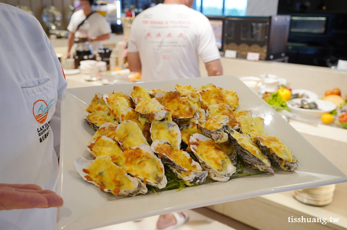 宜蘭週末限定「海景Buffet」！牛排、烤鴨、午仔魚任嗑，龍蝦三明治爽配啤酒暢飲