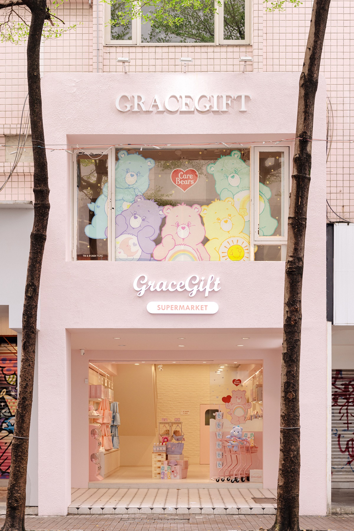 全台首間「彩虹熊粉紅小屋」在西門！Care Bears專賣店：巨大盒裝、送襪子盲盒