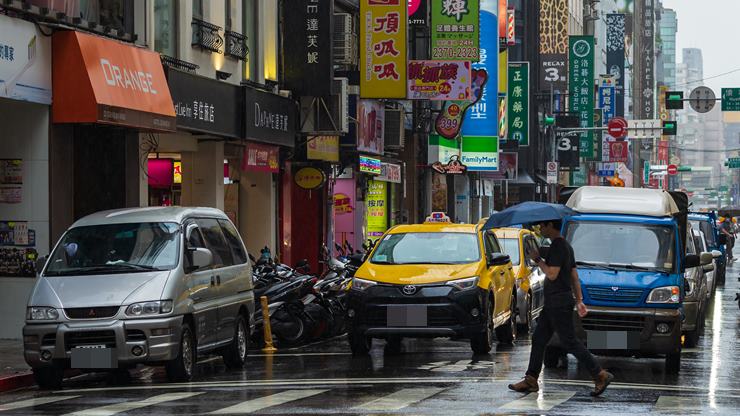 颱風「百里嘉」週三恐生成！氣象署揭國慶日天氣，今起慎防豪大雨