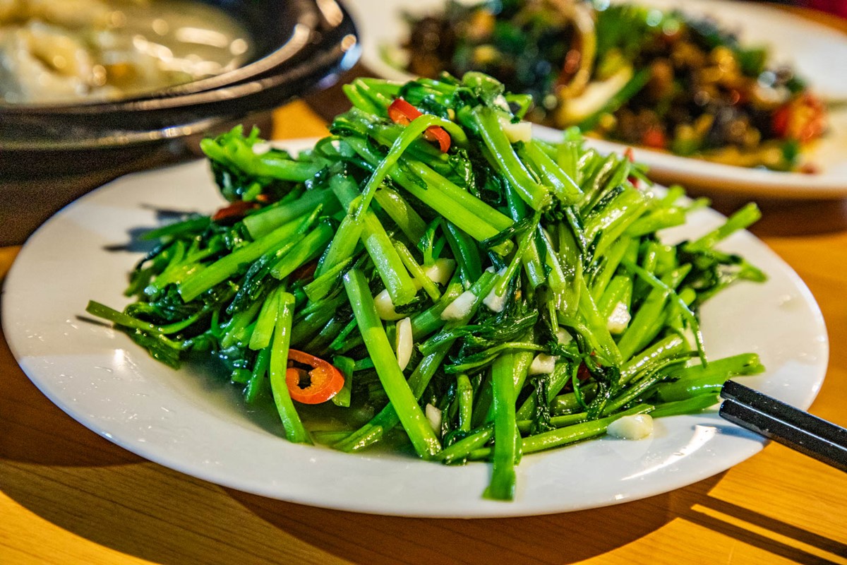 桃園傳奇「土地公廟吃熱炒」！在地人才知隱藏版美食，白飯免費吃到飽