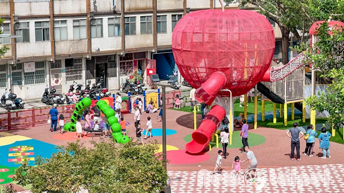 這裡是全台首座以蘋果為主題的造型公園。（圖片來源：小菲親子玩樂生活）