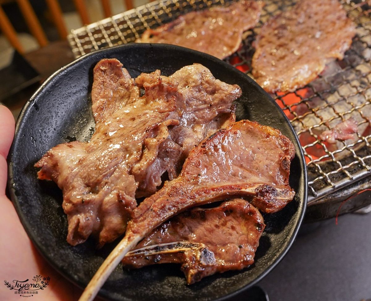 台南「火烤兩吃」吃到飽！爽嗑海鮮、哈根達斯百種食材，還能打卡２層樓暴龍