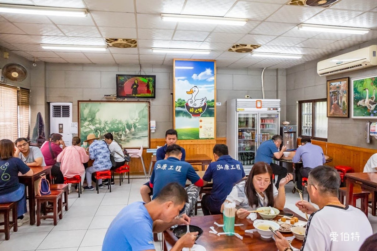 桃園人激推「銷魂廣式燒鵝」！皮脆肉嫩又多汁，超經典「韭菜炒鵝腸」也必吃