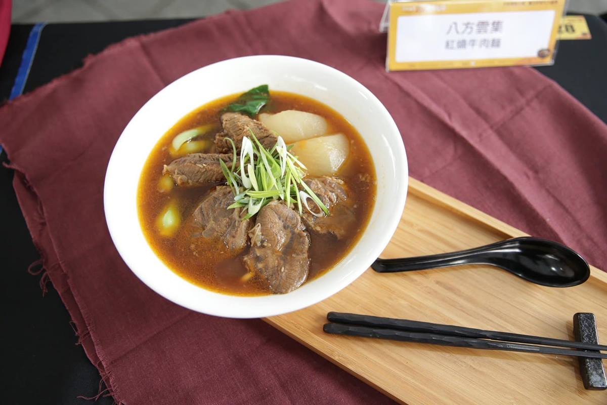 北部人快衝這！八方雲集「金牌牛肉麵」半價吃，對身分「生肖屬龍」免費送小菜