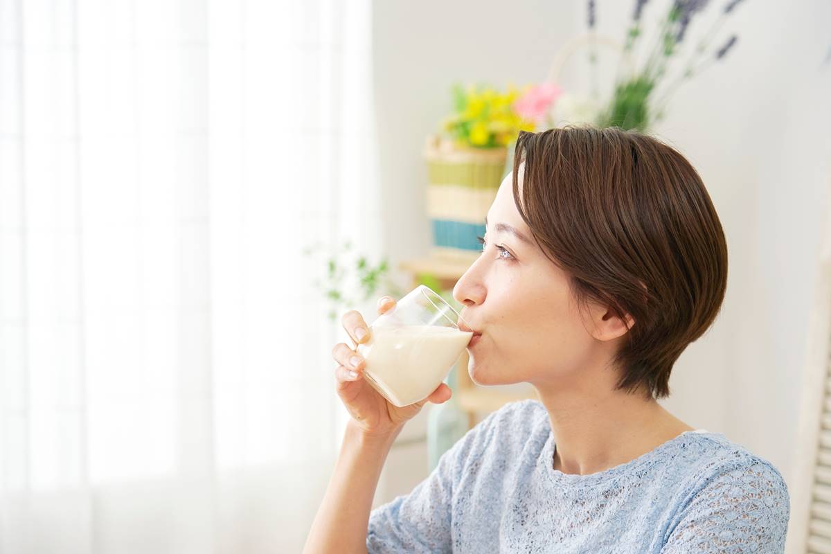 日本醫生大推！「這飲品」被視為天然藥劑，女生多喝可讓皮膚「白亮美」