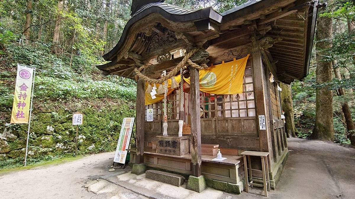 「金持神社」坐落在鳥取縣日野町的金持地區。（圖片來源：小企鵝生活趣）