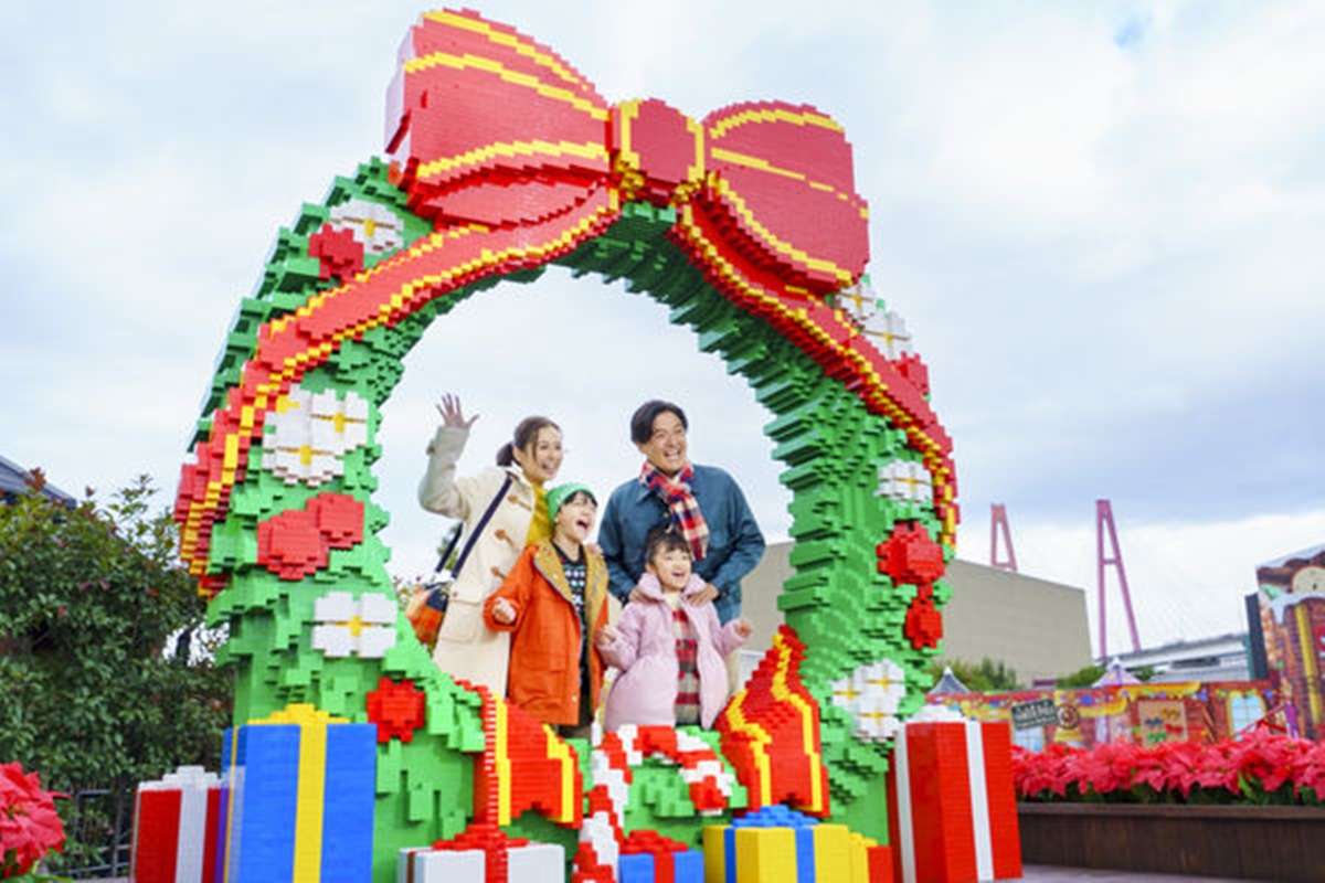 聖誕節衝「樂高樂園」！首度舉辦夜間燈光秀，61萬塊積木聖誕樹拍到飽