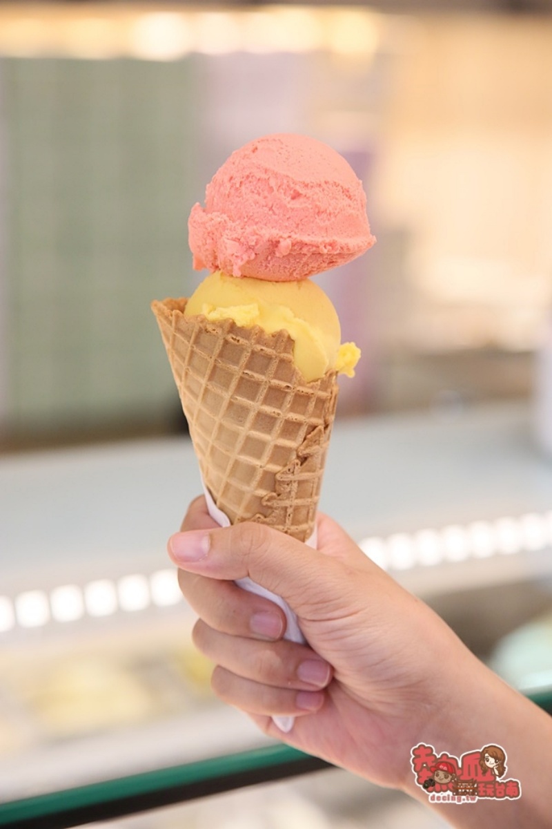 街邊驚見「巨大聖誕老公公」翻牆中！佛心價法式甜點藏在這，蛋糕60元起爽吃