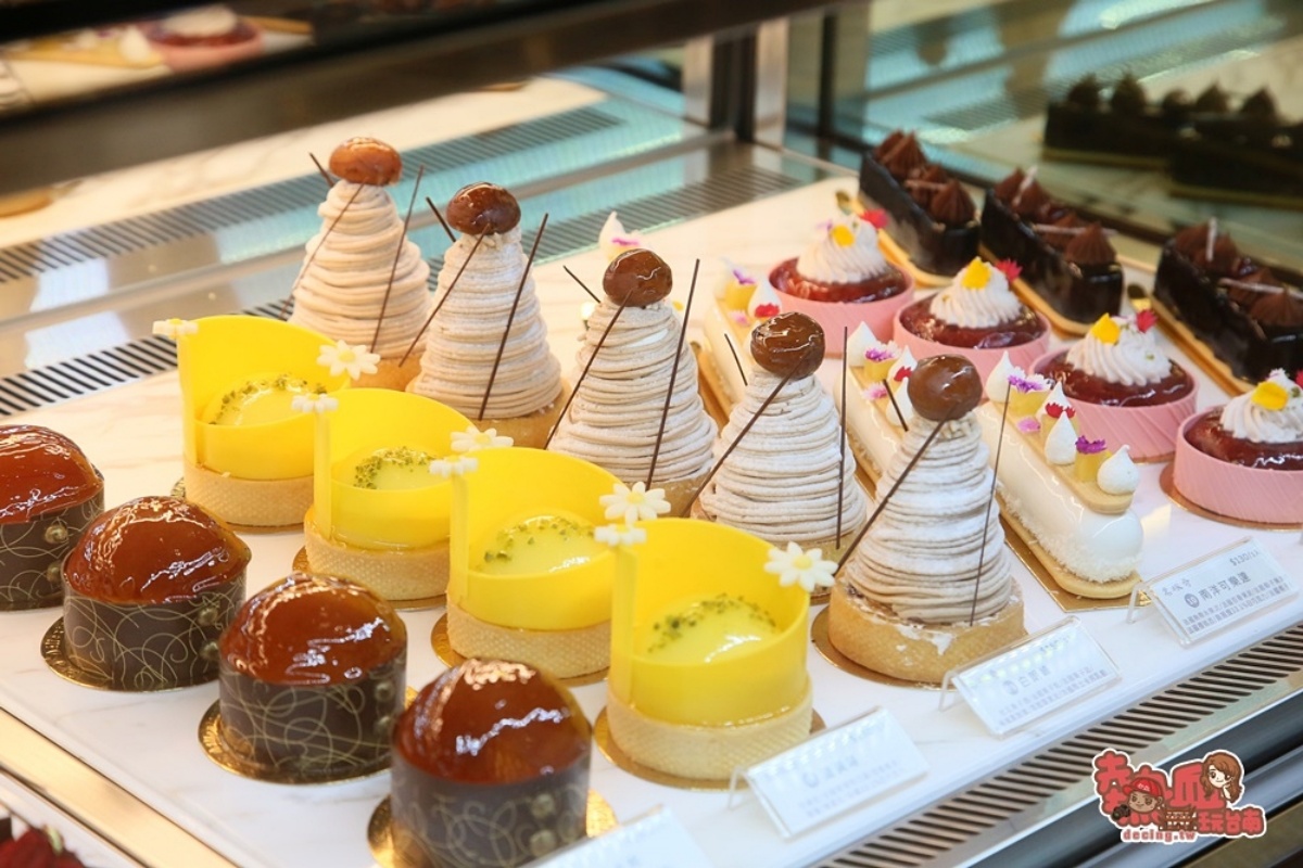 街邊驚見「巨大聖誕老公公」翻牆中！佛心價法式甜點藏在這，蛋糕60元起爽吃