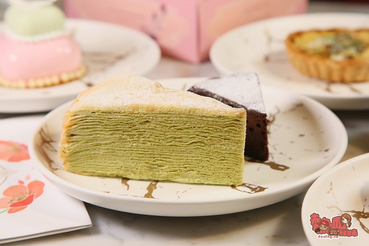 街邊驚見「巨大聖誕老公公」翻牆中！佛心價法式甜點藏在這，蛋糕60元起爽吃