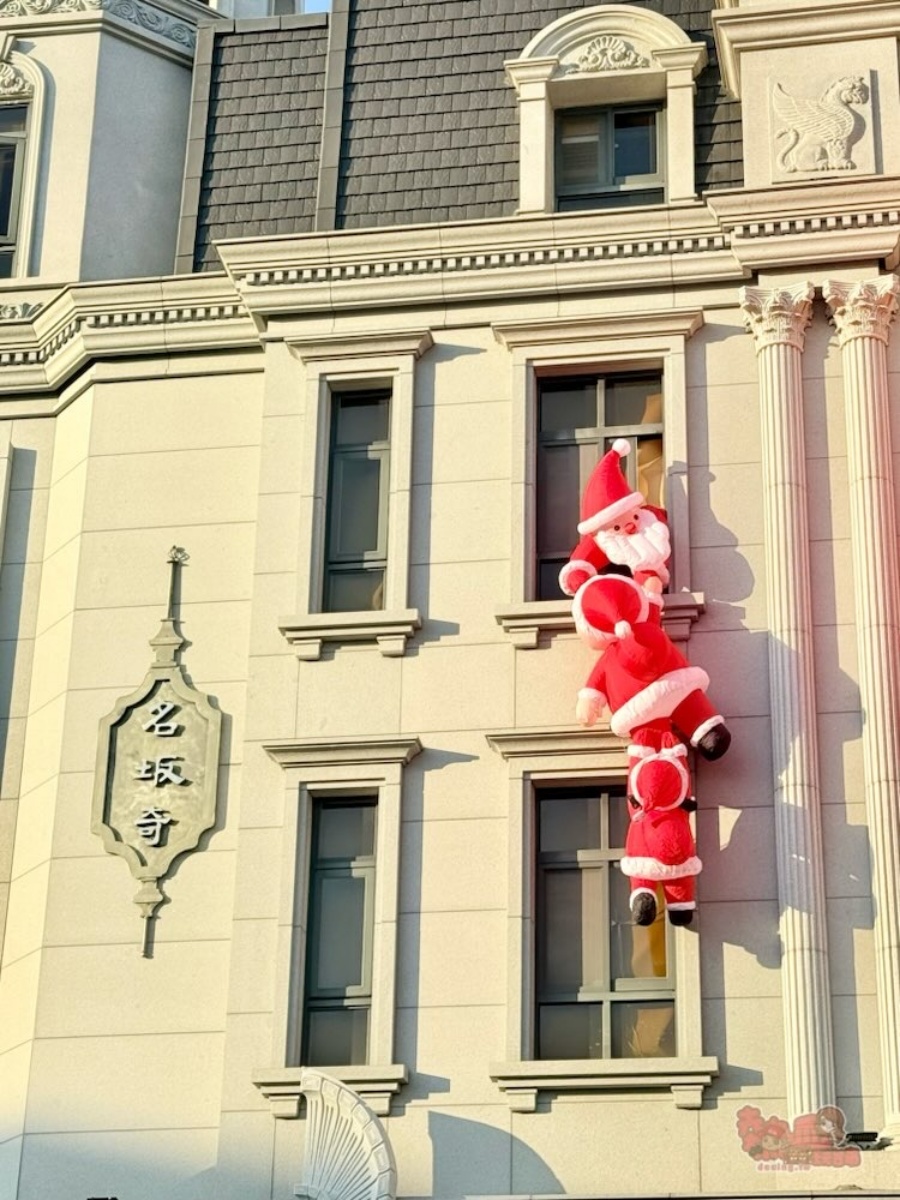 街邊驚見「巨大聖誕老公公」翻牆中！佛心價法式甜點藏在這，蛋糕60元起爽吃