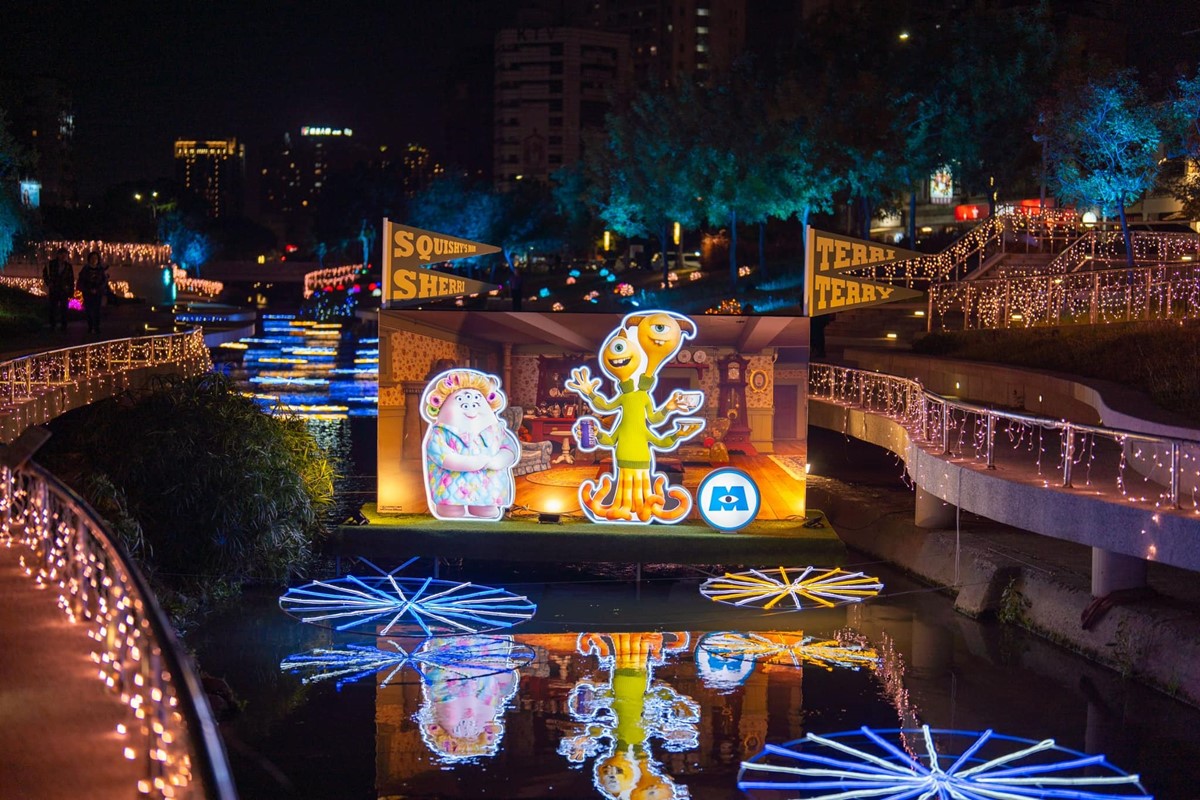 全台唯一毛怪聖誕樹!「2024台中耶誕嘉年華」本週開跑,天天有市集、燈光秀 全台唯一毛怪聖誕樹!「2024台中耶誕嘉年華」本週開跑,天天有市集、燈光秀