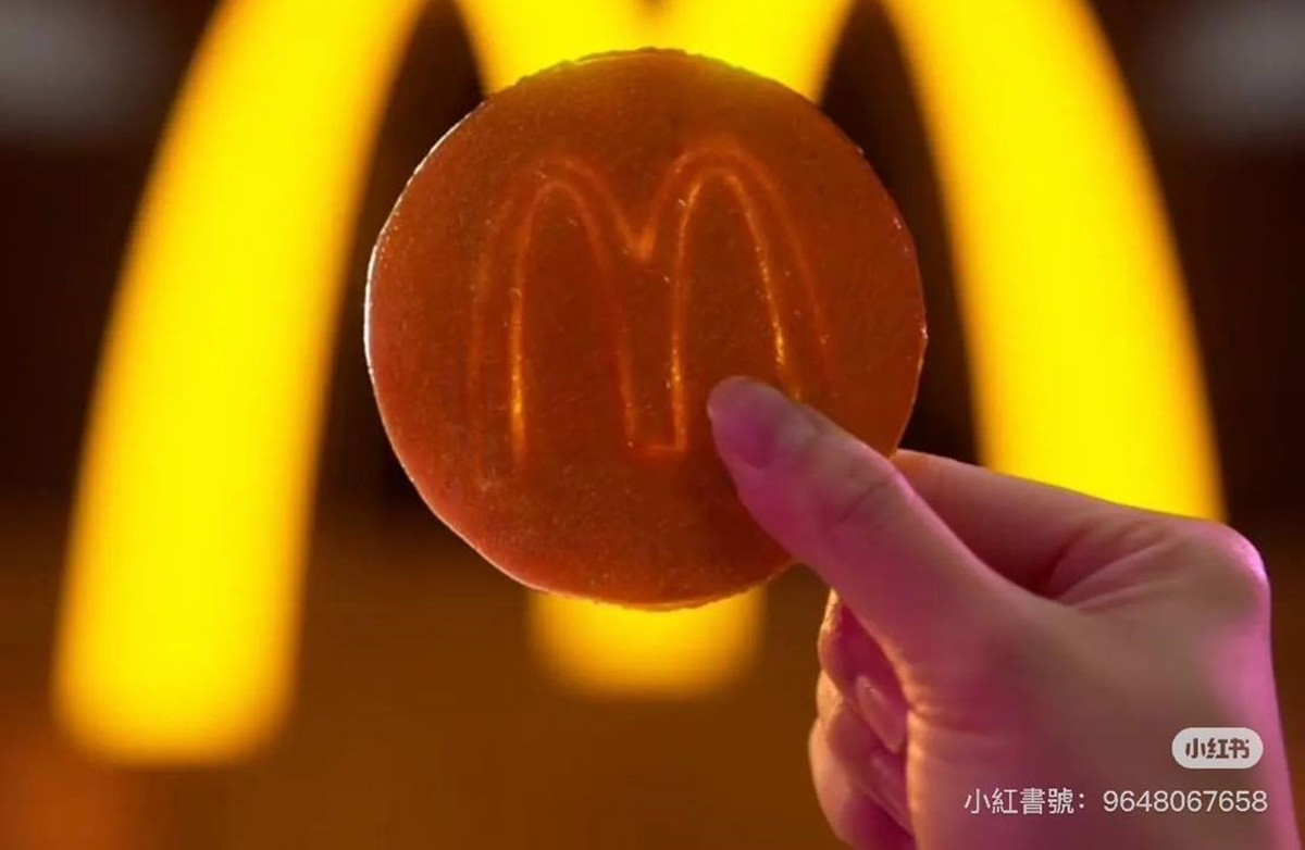 麥當勞x魷魚遊戲聯名!4款椪糖+獨家包裝搶先看,加碼送限量「綠色運動服」 麥當勞x魷魚遊戲聯名!4款椪糖+獨家包裝搶先看,加碼送限量「綠色運動服」