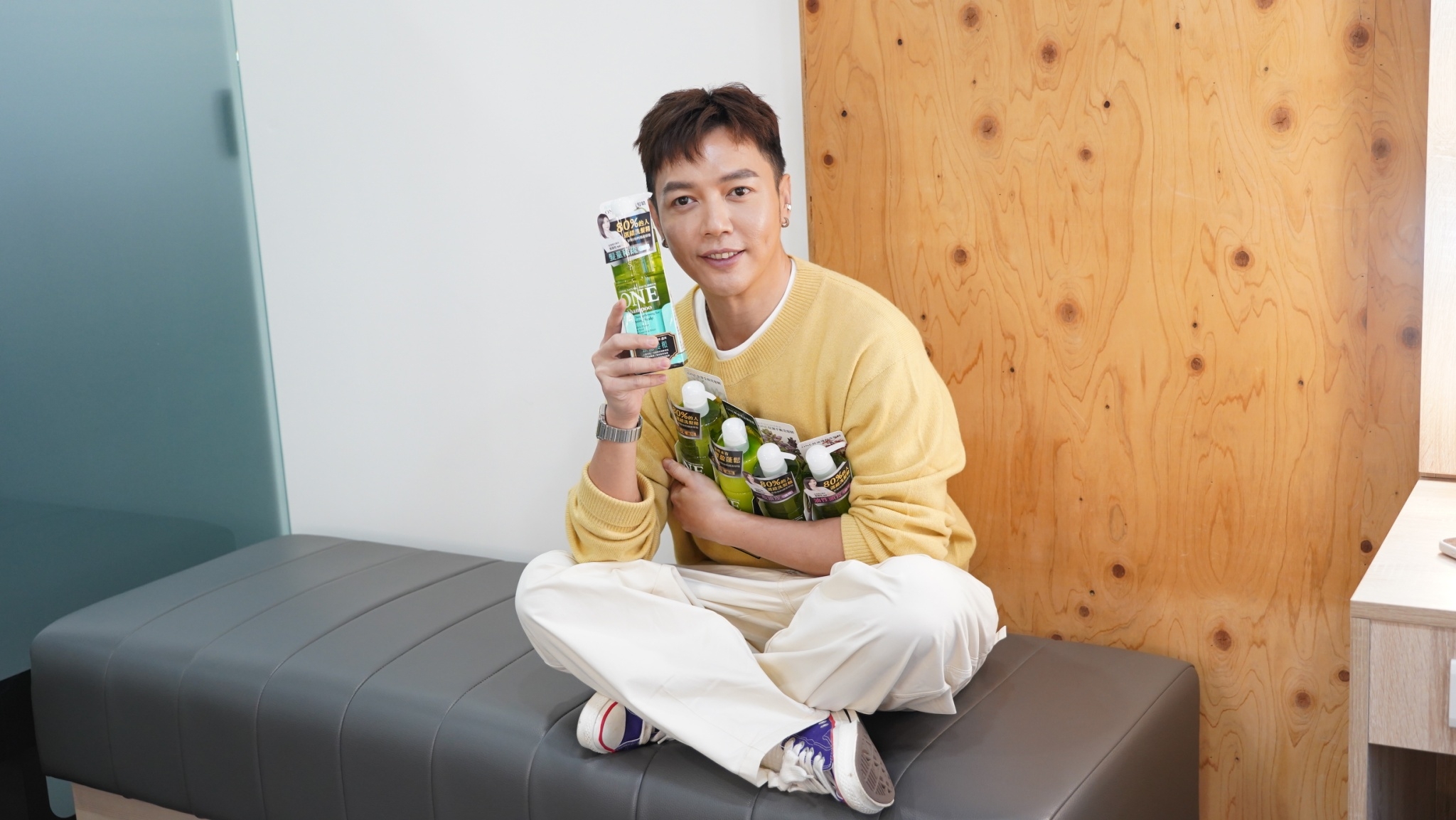 2025最美柔亮水光髮靠｢ONE頭皮植萃洗髮精｣一步驟水潤＋修護，連專業髮型師都大推