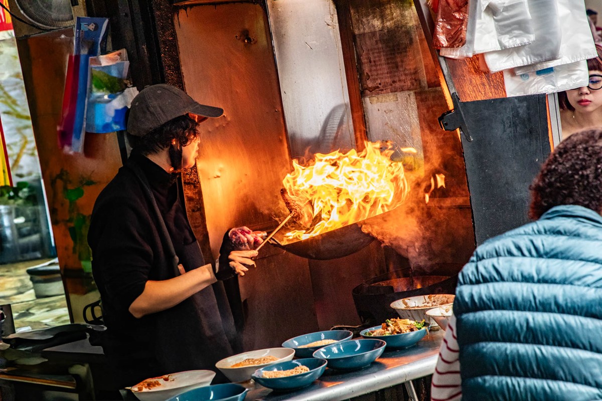 IG爆紅「跳恰恰炒鱔魚」是這家！台南人激推50年老字號，大火快炒鍋氣四溢