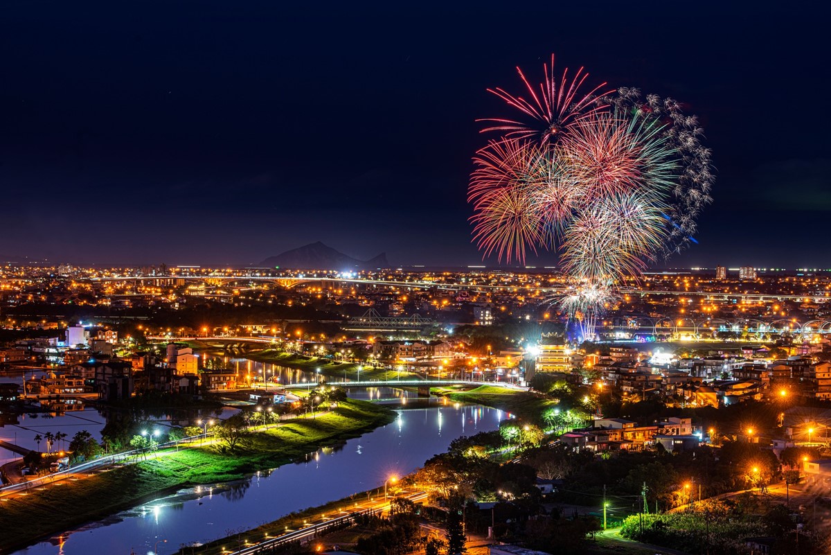 北部最大「元宵花火節」這天登場！600秒高空煙火秀，市集、夜市都有營業