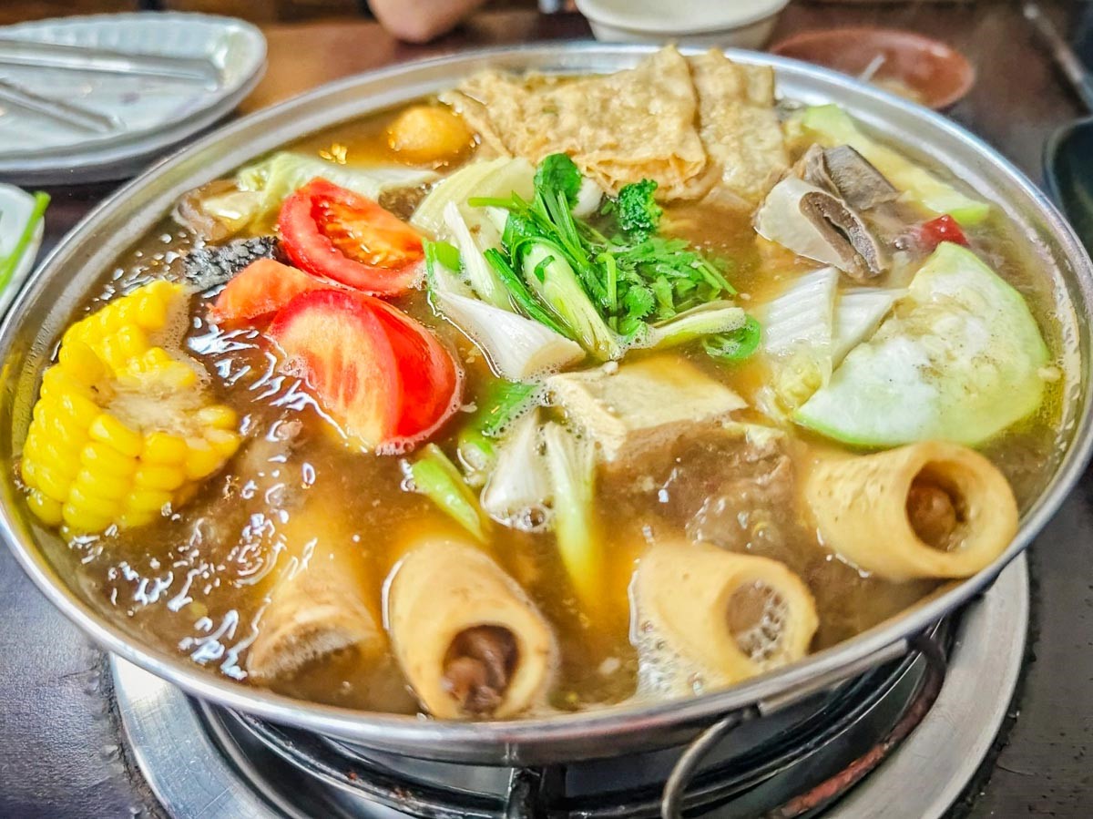 香菜、蒜苗無限加!桃園老字號「羊肉爐吃到飽」只要520元,爽嗑爆量羊大骨 香菜、蒜苗無限加!桃園老字號「羊肉爐吃到飽」只要520元,爽嗑爆量羊大骨