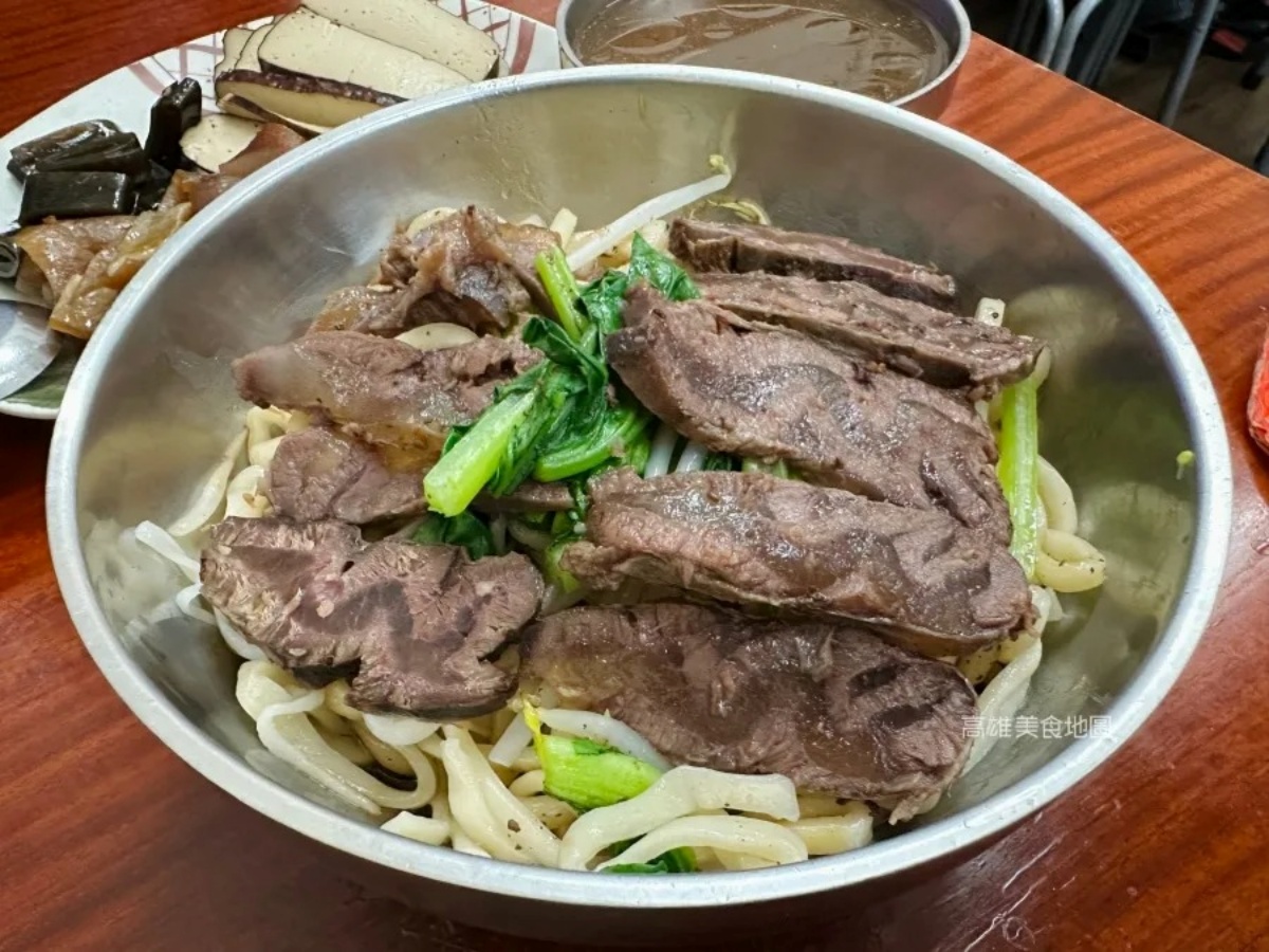 Google網評4.4顆星！40元蛋炒飯、牛肉乾拌麵附湯，高雄老字號牛肉麵超佛