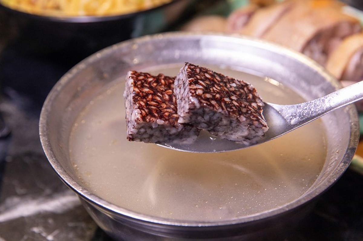 24小時都能吃！桃園廟口「老字號鴨肉」飄香50年，鴨腿沾獨門味噌醬太銷魂