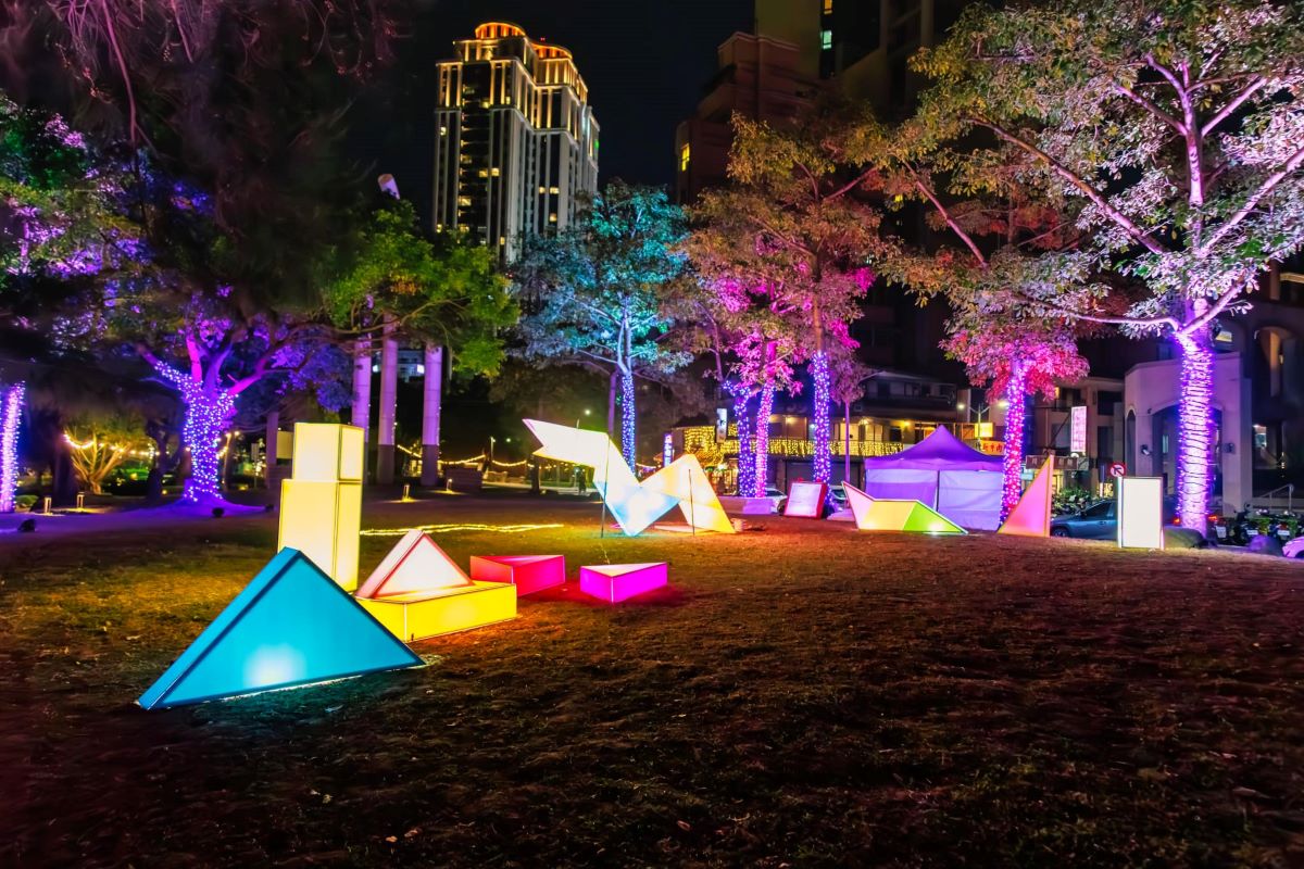 2025新竹市燈節開跑！代理市長點亮主燈「蛇彩繽紛」，邀民眾來竹市同樂過佳節