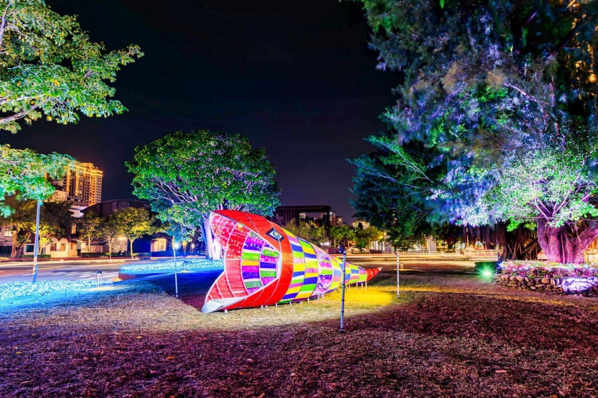 2025新竹市燈節開跑！代理市長點亮主燈「蛇彩繽紛」，邀民眾來竹市同樂過佳節