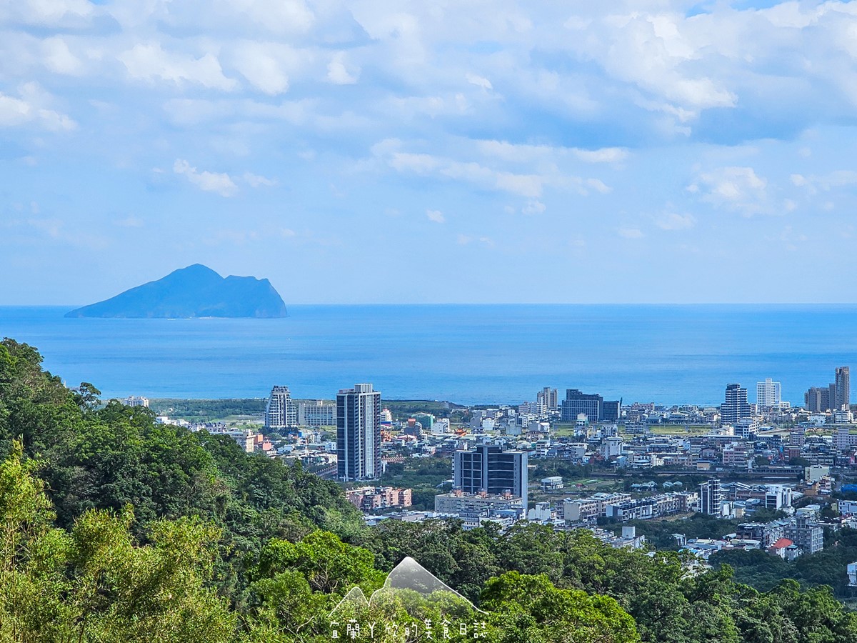 宜蘭也有泡麵土地公！隱藏景點免費吃泡麵、看海景，全台泡麵土地公一次看