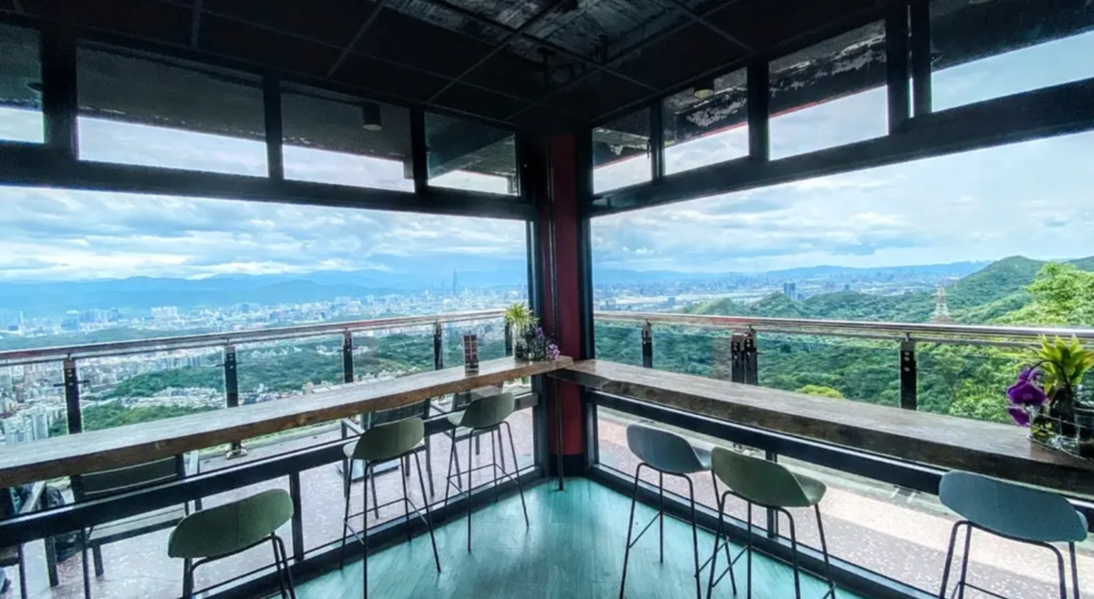 開在廟裡的隱藏版咖啡廳！隨喜價喝咖啡、賞內湖最強美景，再收絕美櫻花隧道